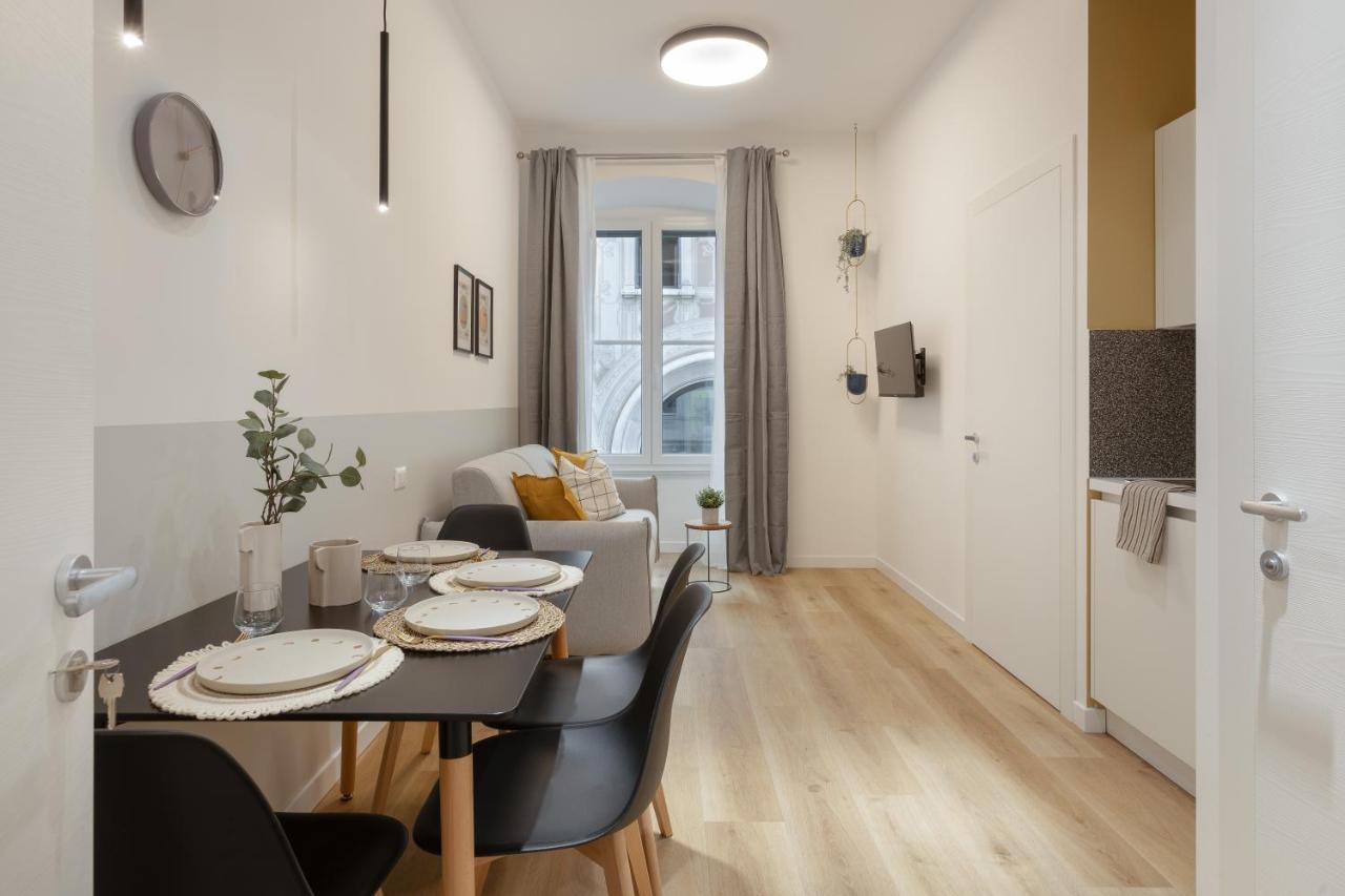 Timeless 2-bedrooms Flat Apartment Trieste